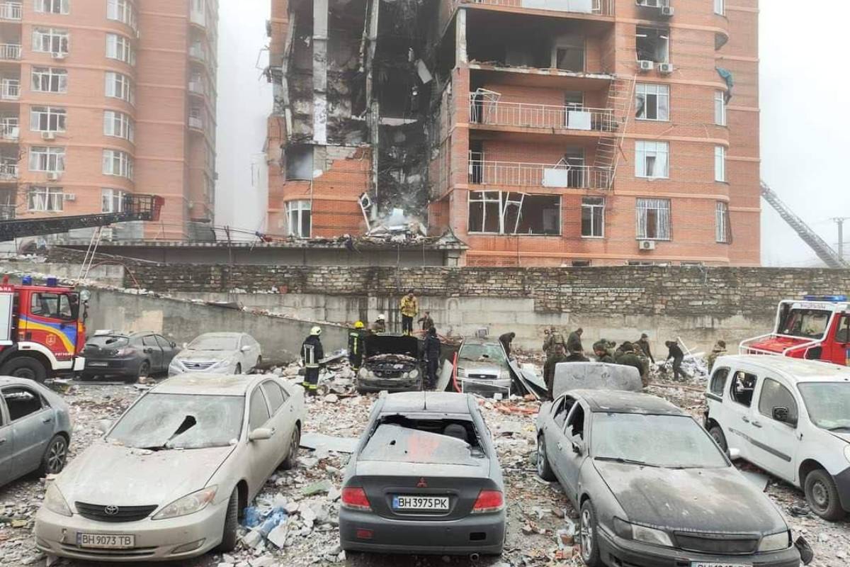 Разрушения после ракетного обстрела в Одессе