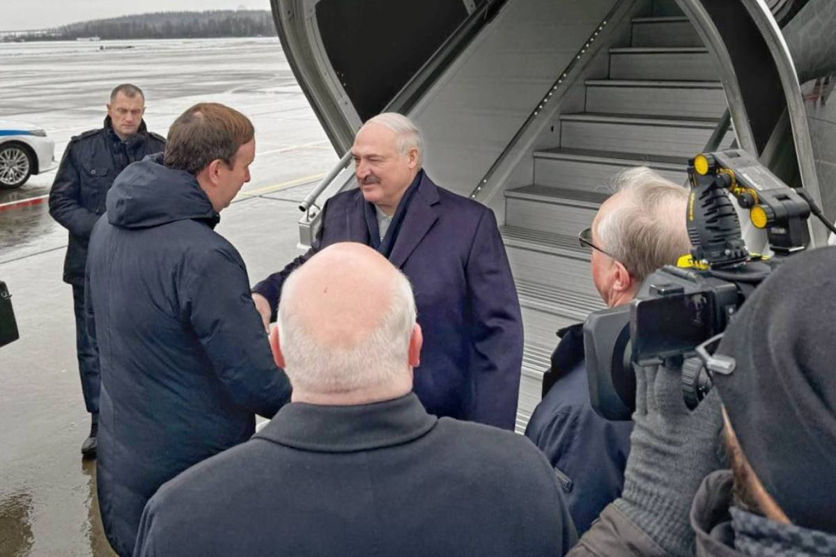Александр Лукашенко прибыл в Россию